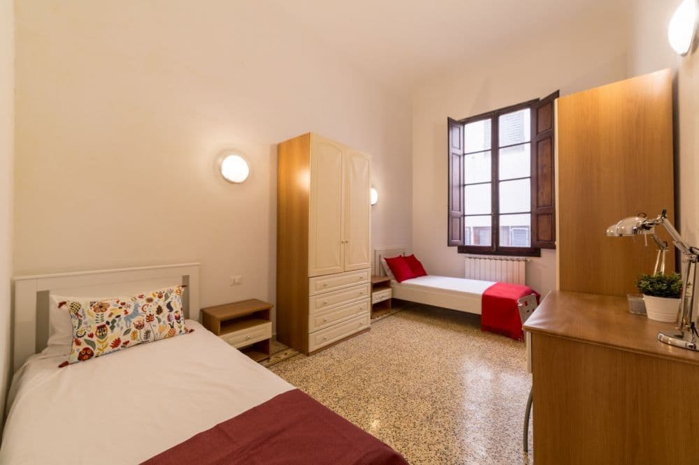 Shared room in Florence