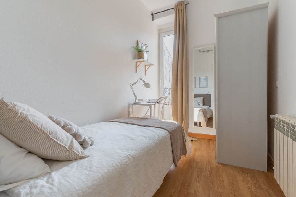 Private room in Madrid photo 3