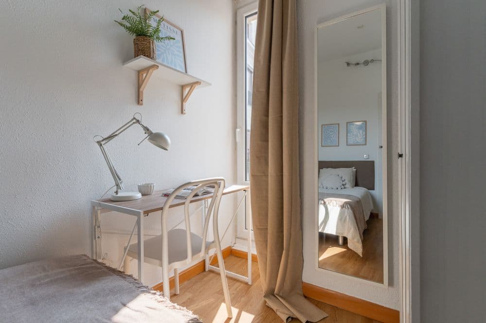 Private room in Madrid photo 2